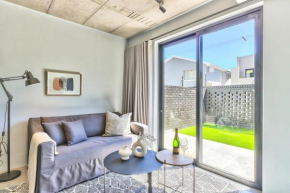 Secure, Central, Worker Bee's luxury pad with pool